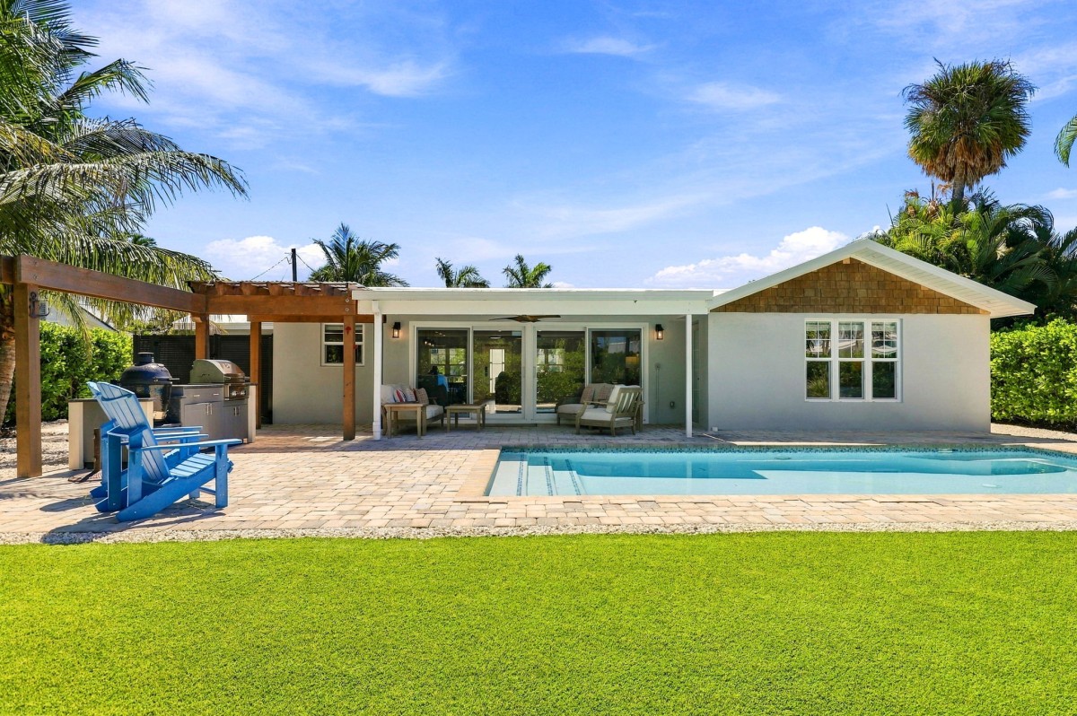 Island Vacation Properties-So Beachy Chic-1